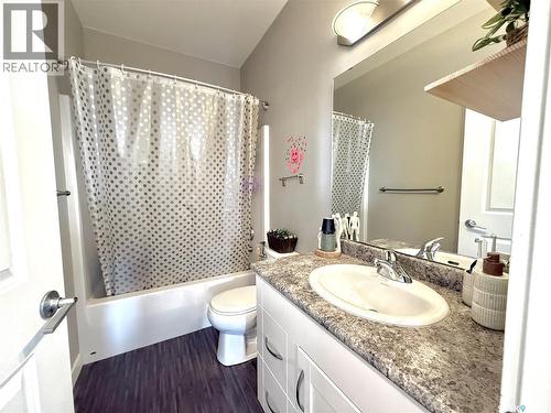 202 702 Hart Road, Saskatoon, SK - Indoor Photo Showing Bathroom