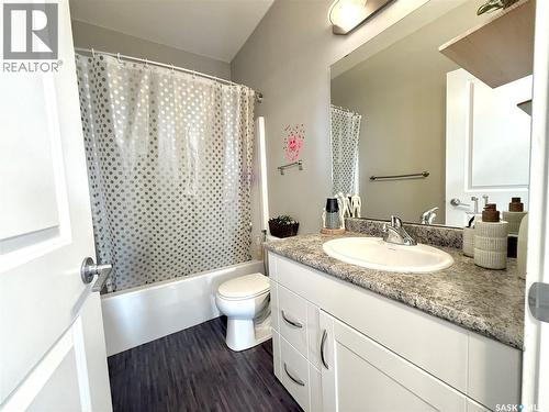 202 702 Hart Road, Saskatoon, SK - Indoor Photo Showing Bathroom