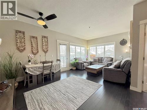 202 702 Hart Road, Saskatoon, SK - Indoor Photo Showing Living Room