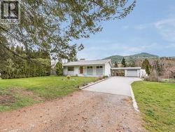 1500 3B Hwy Fruitvale, BC V0G 1L1