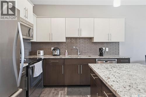 202 415 Maningas Bend, Saskatoon, SK - Indoor Photo Showing Kitchen With Stainless Steel Kitchen With Upgraded Kitchen