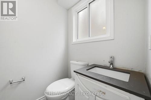 416 Hansen Road N, Brampton, ON - Indoor Photo Showing Bathroom