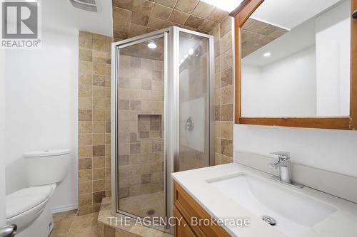 416 Hansen Road N, Brampton, ON - Indoor Photo Showing Bathroom
