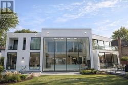8 CADMUS ROAD Toronto, ON M2M 2M4