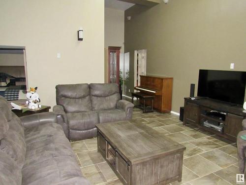 5023  50 St, Barrhead, AB 