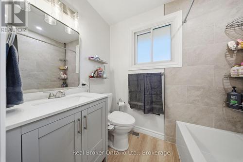 11 Burtch Road, Brant (Brantford Twp), ON - Indoor Photo Showing Bathroom