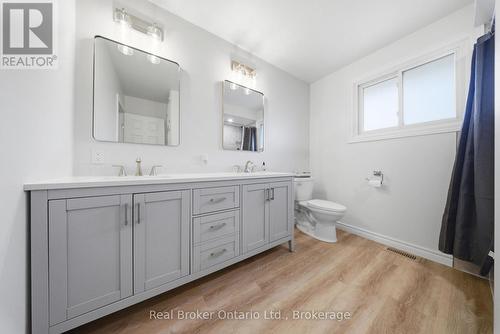 11 Burtch Road, Brant (Brantford Twp), ON - Indoor Photo Showing Bathroom