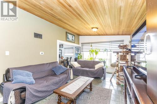 7648 Redstone Road, Mississauga, ON - Indoor Photo Showing Living Room