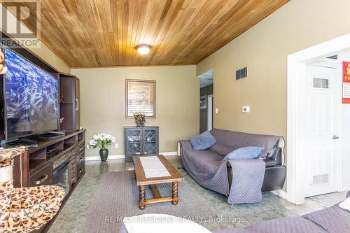 7648 Redstone Road, Mississauga, ON - Indoor