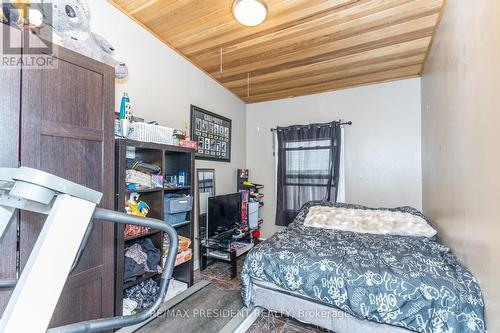 7648 Redstone Road, Mississauga, ON - Indoor Photo Showing Bedroom