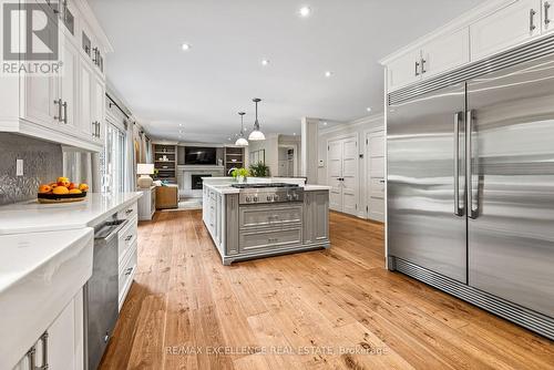 2446 Hammond Road, Mississauga, ON - Indoor Photo Showing Kitchen With Upgraded Kitchen
