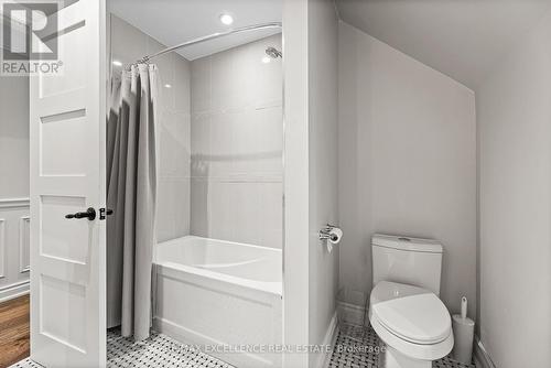2446 Hammond Road, Mississauga, ON - Indoor Photo Showing Bathroom