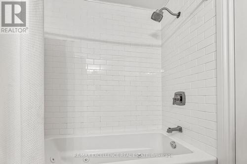 2446 Hammond Road, Mississauga, ON - Indoor Photo Showing Bathroom