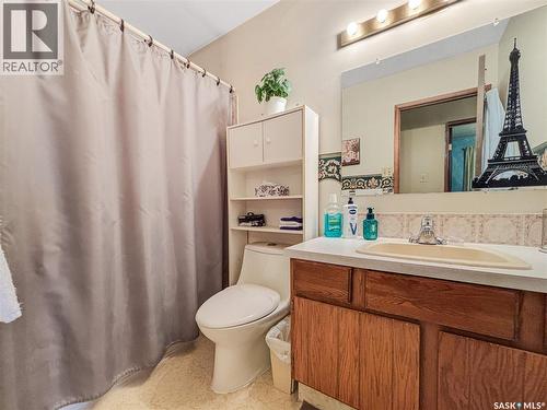 3946 Diefenbaker Drive, Saskatoon, SK - Indoor Photo Showing Bathroom