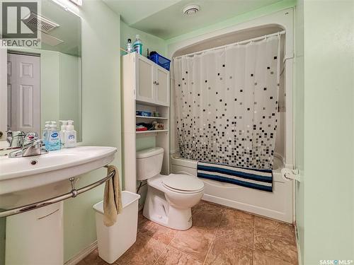 3946 Diefenbaker Drive, Saskatoon, SK - Indoor Photo Showing Bathroom
