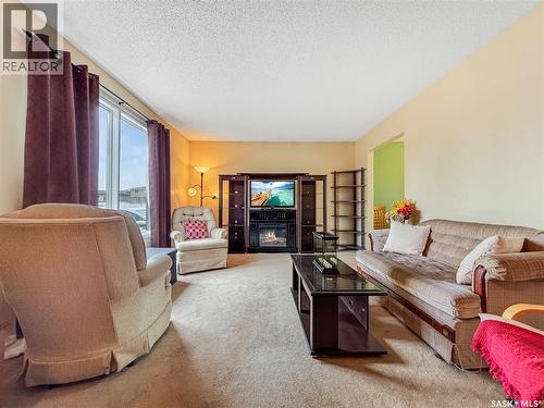 3946 Diefenbaker Drive, Saskatoon, SK - Indoor Photo Showing Living Room
