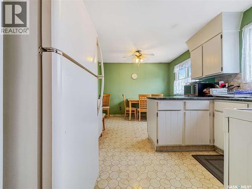3946 Diefenbaker Drive, Saskatoon, SK - Indoor Photo Showing Kitchen
