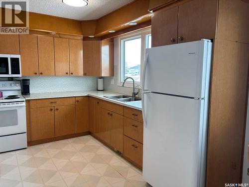 18 Waterloo Road, Yorkton, SK - Indoor Photo Showing Kitchen With Double Sink