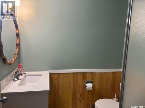 18 Waterloo Road, Yorkton, SK - Indoor Photo Showing Bathroom