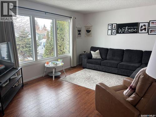 18 Waterloo Road, Yorkton, SK - Indoor Photo Showing Living Room