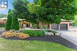 2 BLUEHERON LANE  Hamilton, ON L0R 1H1