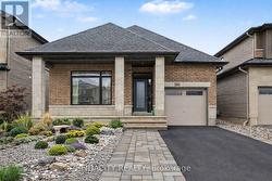 565 BOBOLINK RIDGE  Ottawa, ON K2S 2P4