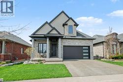 38 SWAN Avenue Fonthill, ON L0S 1E6