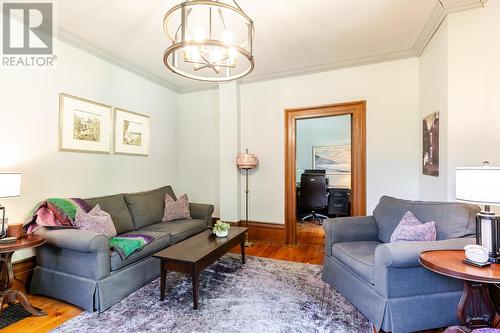 4242 Cedar Valley Road, Clarington, ON - Indoor Photo Showing Living Room