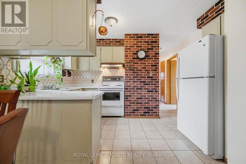 3746 Teeswater Road, Mississauga, ON - Indoor Photo Showing Kitchen