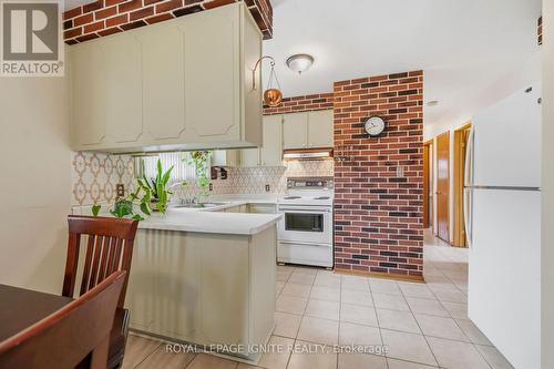 3746 Teeswater Road, Mississauga, ON - Indoor Photo Showing Kitchen With Double Sink