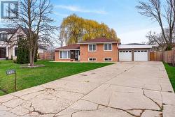 1332 STANBURY ROAD  Oakville, ON L6L 2J4