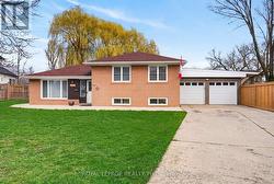 1332 STANBURY ROAD Oakville, ON L6L 2J4