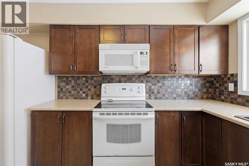 2610 Cascade Street, Saskatoon, SK - Indoor Photo Showing Kitchen