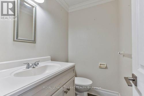 97 Timber Drive, London South (South B), ON - Indoor Photo Showing Bathroom