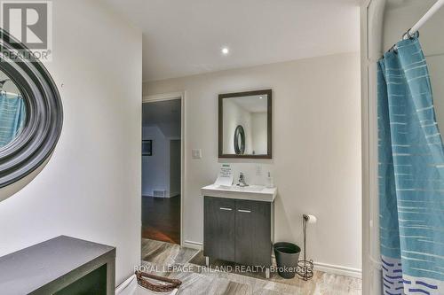 97 Timber Drive, London South (South B), ON - Indoor Photo Showing Bathroom