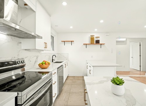 Kitchen - 1392 Rue Decelles, Montréal (Saint-Laurent), QC - Indoor Photo Showing Kitchen With Upgraded Kitchen