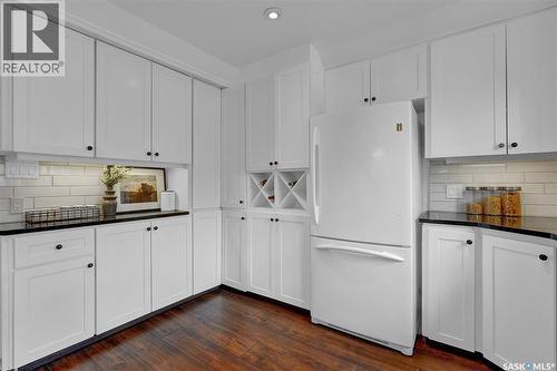 3129 Rae Street, Regina, SK - Indoor Photo Showing Kitchen