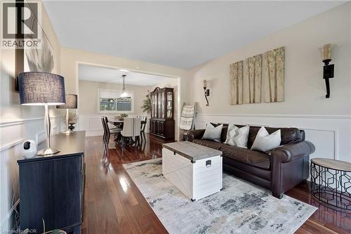 477 Burnett Avenue, Cambridge, ON - Indoor Photo Showing Living Room