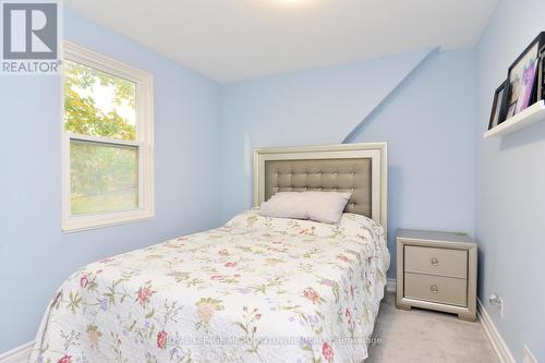 825 North Service Road, Mississauga, ON - Indoor Photo Showing Bedroom