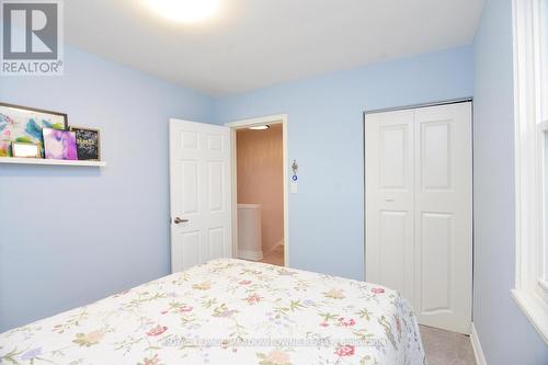 825 North Service Road, Mississauga, ON - Indoor Photo Showing Bedroom