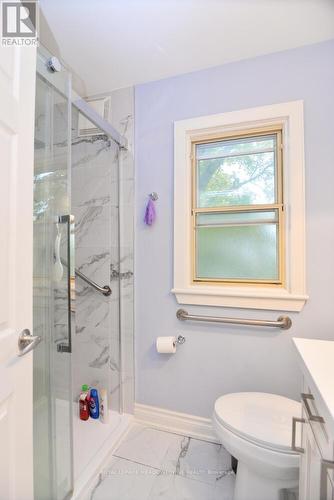 825 North Service Road, Mississauga, ON - Indoor Photo Showing Bathroom