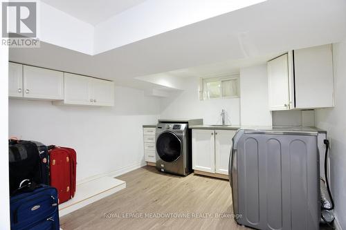 825 North Service Road, Mississauga, ON - Indoor Photo Showing Laundry Room