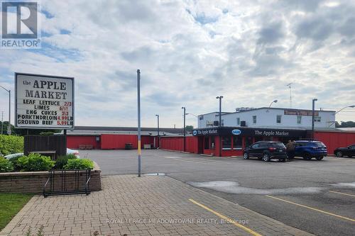 825 North Service Road, Mississauga, ON - Outdoor