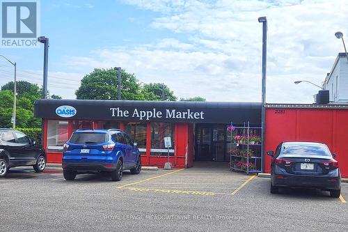825 North Service Road, Mississauga, ON - Outdoor