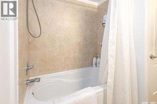 104 1013 Lansdowne Avenue, Saskatoon, SK - Indoor Photo Showing Bathroom