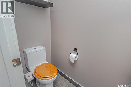 502 4Th Street E, Saskatoon, SK - Indoor Photo Showing Bathroom