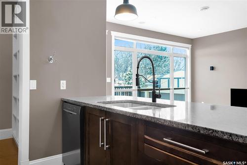 502 4Th Street E, Saskatoon, SK - Indoor Photo Showing Kitchen With Double Sink