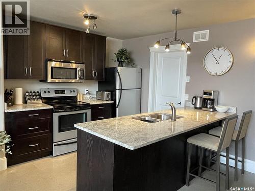 502 4Th Street E, Saskatoon, SK - Indoor Photo Showing Kitchen With Double Sink