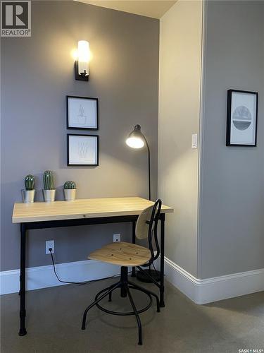502 4Th Street E, Saskatoon, SK - Indoor Photo Showing Office