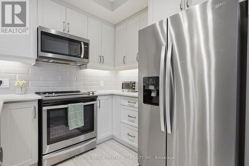 401 - 1200 Commissioners Road W, London South (South B), ON - Indoor Photo Showing Kitchen With Stainless Steel Kitchen With Upgraded Kitchen